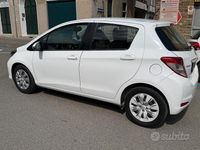 Usata Toyota Yaris 69 CV (50 kW) 2013 Bianco Utilitaria