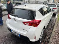 Usata Toyota Auris Active 132 CV (97 kW) 2013 Bianco Berlina