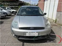 Occasion Ford Fiesta Ghia 68 ch (50 kW) 2003 Argent Citadine