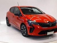 Usata Renault Clio V Techno 101 CV (74 kW) 2024 Orange metallizzato Berlina