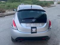 Usata Lancia Ypsilon Gold 69 CV (50 kW) 2014 Argento Utilitaria