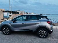 Usata Renault Captur 100 CV (73 kW) 2023 Grigio SUV