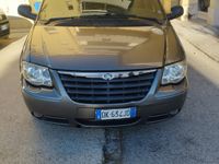 Usata Chrysler Voyager 143 CV (105 kW) 2007 Grigio Monovolume