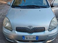 Usata Toyota Yaris 65 CV (47 kW) 2005 Grigio Utilitaria