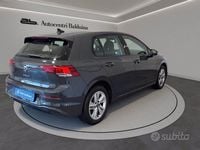 Usata VW Golf VIII Life 131 CV (96 kW) 2023 Grigio urano Berlina