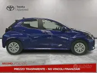 Nuova Toyota Yaris Hybrid 2026 Blu Berlina