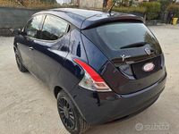 Usata Lancia Ypsilon 69 CV (50 kW) 2019 Blu Utilitaria