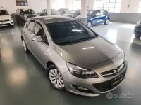Usata Opel Astra Cosmo 140 CV (102 kW) 2014 Grigio Berlina