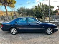 Usata Mercedes E250 Avantgarde 113 CV (83 kW) 1998 Blu Berlina