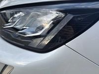 Usata Peugeot e-2008 Allure 100 kW (136 CV) 2023 Bianco SUV