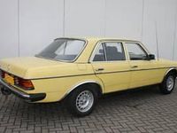 Usata Mercedes 200 76 CV (55 kW) 1982 Giallo Berlina