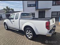 Second-hand Nissan Navara 190 CP (139 kW) 2015 Alb Pickup