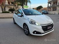 Usata Peugeot 208 Allure 100 CV (73 kW) 2016 Bianco Utilitaria