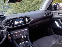 Usata Peugeot 308 131 CV (96 kW) 2021 Grigio Station wagon