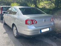 Usata VW Passat 140 CV (102 kW) 2005 Grigio Berlina