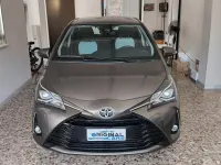 Usata Toyota Yaris Lounge 69 CV (50 kW) 2018 Marrone Berlina
