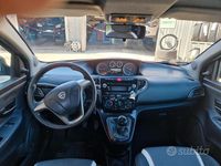 Usata Lancia Ypsilon 69 CV (50 kW) 2015 Grigio Utilitaria