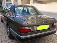 Usata Mercedes E200 122 CV (89 kW) 1990 Marrone Berlina