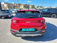 Używany Kia Stonic Urban 83 KM (61 kW) 2023 Czerwony SUV