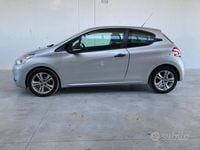 Usata Peugeot 208 Access 67 CV (49 kW) 2014 Grigio Utilitaria
