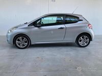 Usata Peugeot 208 Access 68 CV (50 kW) 2014 Grigio Utilitaria