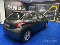 Usata Peugeot 208 95 CV (69 kW) 2015 Grigio Utilitaria