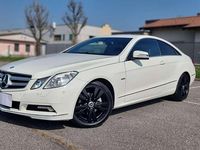 Usata Mercedes E220 170 CV (125 kW) 2010 Bianco Coupé