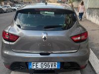 Usado Renault Clio IV 120 CV (88 kW) 2016 Gris Utilitario