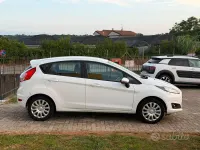 Usata Ford Fiesta 80 CV (58 kW) 2017 Bianco Utilitaria