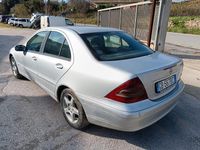 Usata Mercedes C220 Classic 142 CV (104 kW) 2002 Argento Berlina