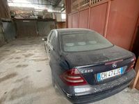 Usata Mercedes C220 143 CV (105 kW) 2003 Blu Berlina