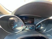 Usado Ford Kuga 120 CV (88 kW) 2019 Blanco SUV
