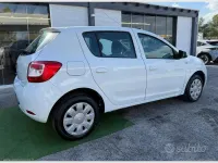 Usata Dacia Sandero Lauréate 75 CV (55 kW) 2014 Bianco Berlina