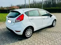 Usata Ford Fiesta 75 CV (55 kW) 2015 Bianco Utilitaria