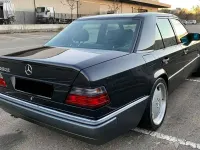 Usata Mercedes E500 326 CV (239 kW) 1993 Nero Berlina