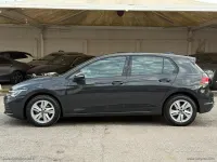 Usata VW Golf VIII Life 116 CV (85 kW) 2022 Gray Berlina