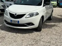 Usata Lancia Ypsilon Platinum 80 CV (58 kW) 2017 Bianco Utilitaria