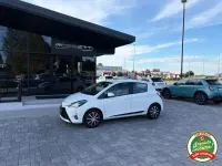 Usata Toyota Yaris Hybrid 73 CV (53 kW) 2020 Bianco Berlina