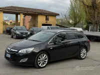 Usata Opel Astra 110 CV (80 kW) 2012 Nero Station wagon