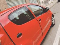 Usata Peugeot 107 68 CV (50 kW) 2011 Rosso Utilitaria