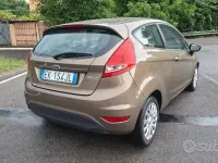 Usata Ford Fiesta 60 CV (44 kW) 2011 Marrone Berlina