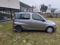 Usata Toyota Yaris Verso Sol 84 CV (61 kW) 2003 Grigio Monovolume