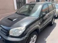 Usata Toyota RAV4 116 CV (85 kW) 2004 Nero SUV