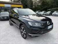 Usata VW Touareg R-line 262 CV (192 kW) 2017 Bluazzurro SUV