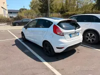 Usata Ford Fiesta 95 CV (69 kW) 2015 Bianco Utilitaria
