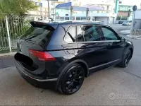 Usata VW Tiguan R-line 131 CV (96 kW) 2020 Nero SUV