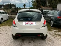 Usata Lancia Ypsilon 95 CV (69 kW) 2014 Bianco Utilitaria