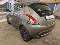 Usata Lancia Ypsilon Gold 70 CV (51 kW) 2022 Grigio Utilitaria