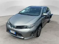 Usata Toyota Auris Hybrid Lounge 135 CV (99 kW) 2015 Grigio Station wagon