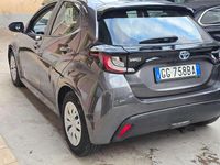 Usata Toyota Yaris Hybrid Business Edition 92 CV (67 kW) 2021 Grigio Berlina